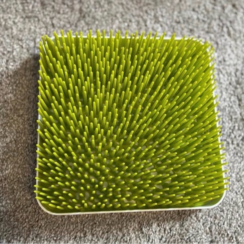 Green Grass-Like Drying Rack - Picture 2 of 3